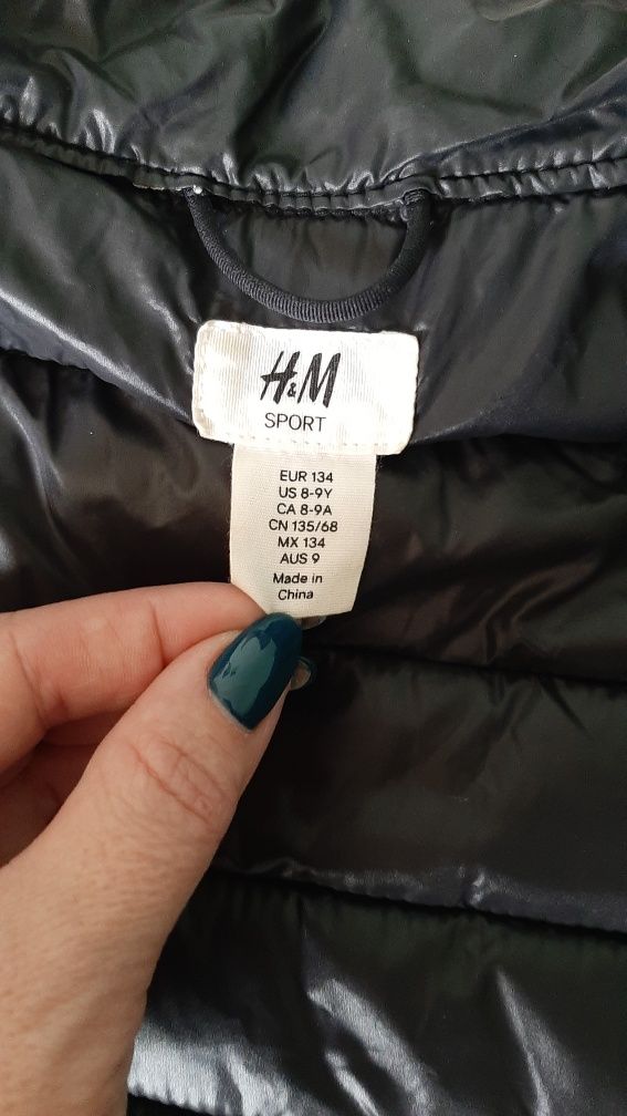 Курточка H&m               .