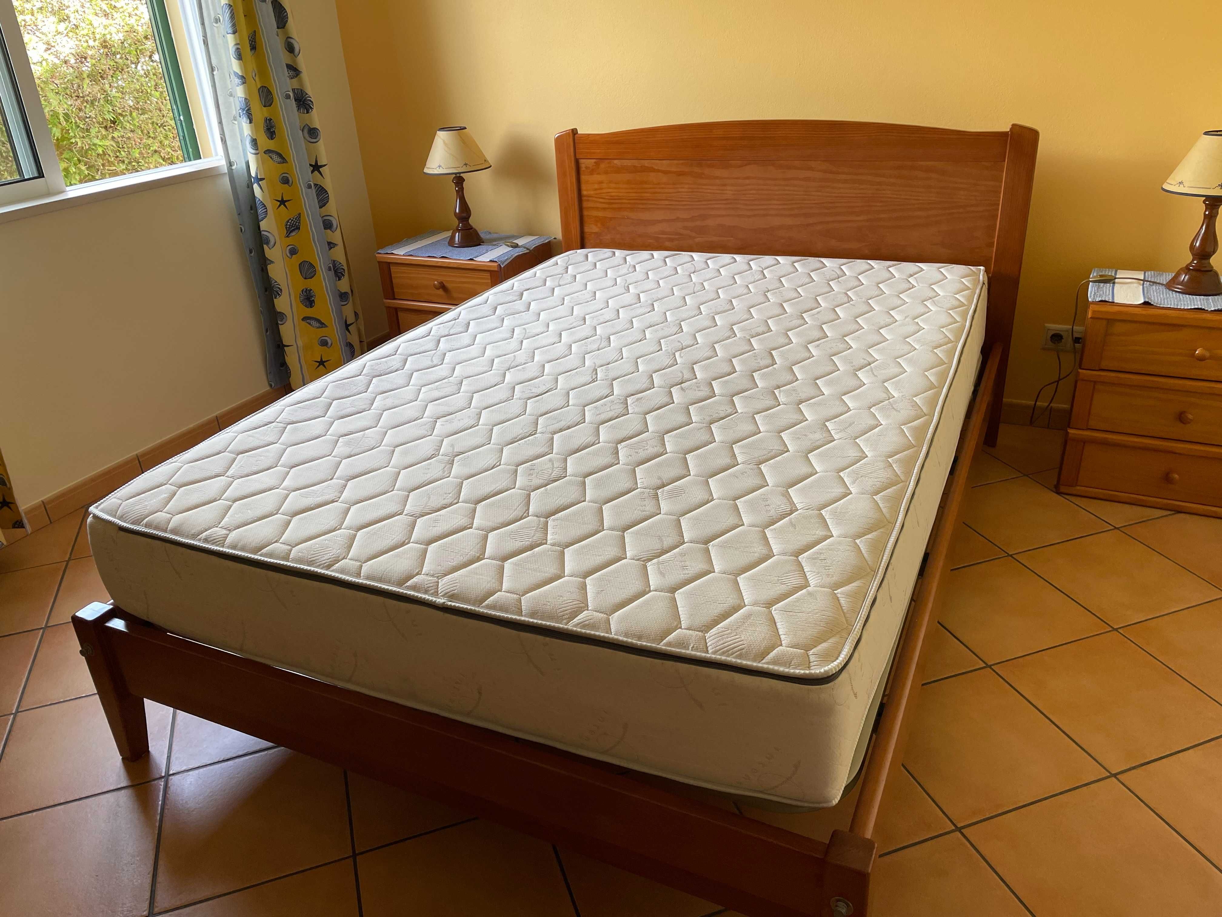 Cama em madeira maciça 200X140 com colchão CLIMAX 200X140