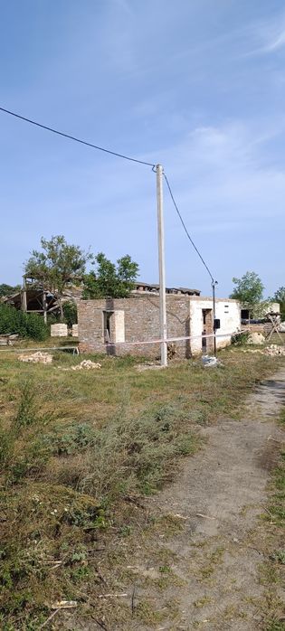 Продам будівлі колишньої ферми.