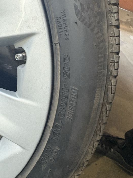 Продам резину Bridgestone 245-45-19