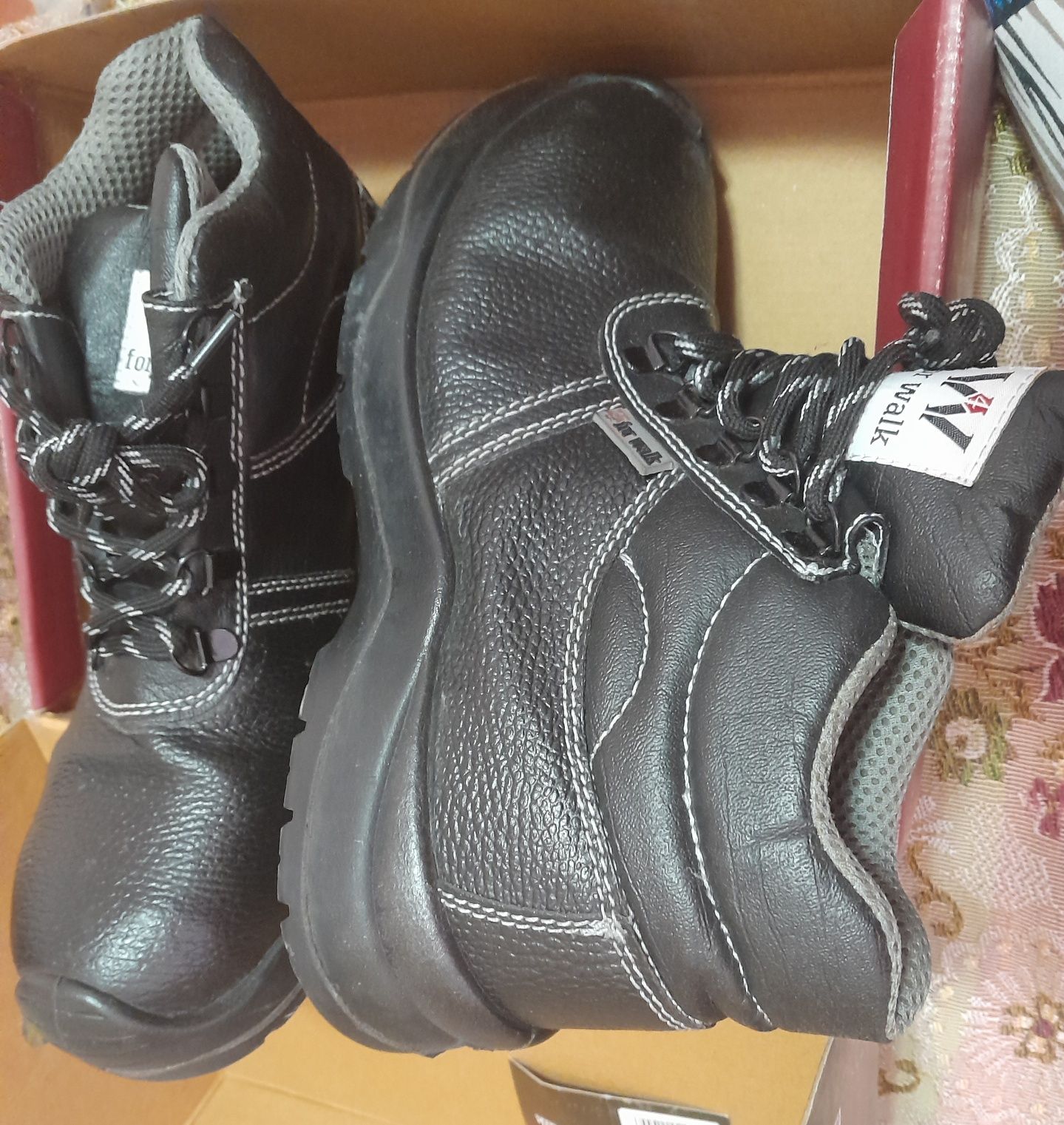 Duas Botas de trabalho tamanho 41