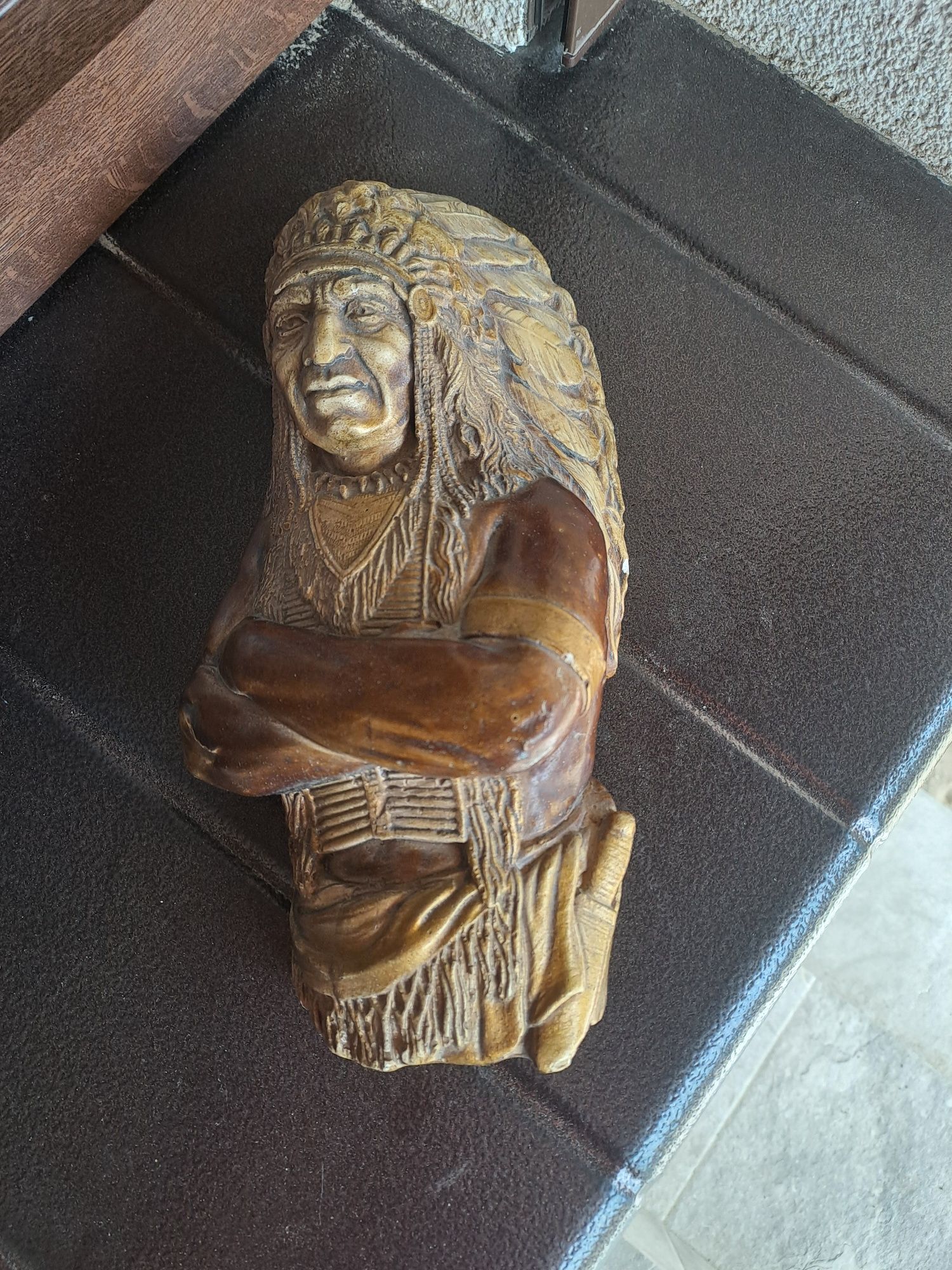 Figurka Indianin rzeźbiony