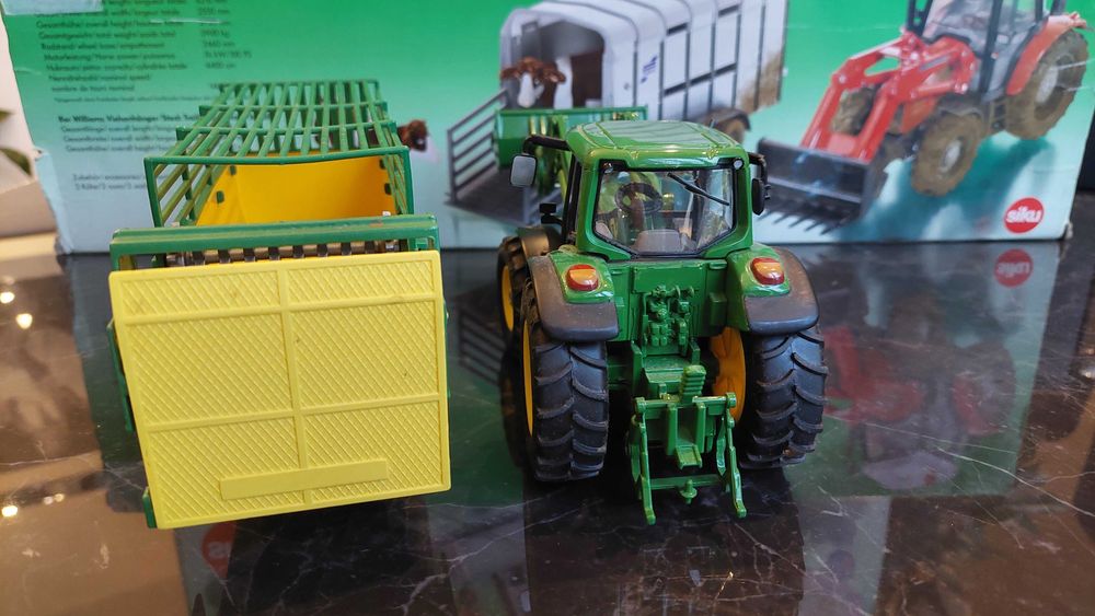 Siku 3652 Traktor John Deere 6920s z przyczepą samo załadowczą 1:32