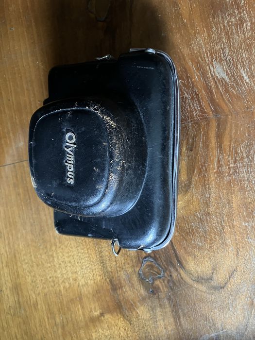 Analogowy Olympus S z futerałem