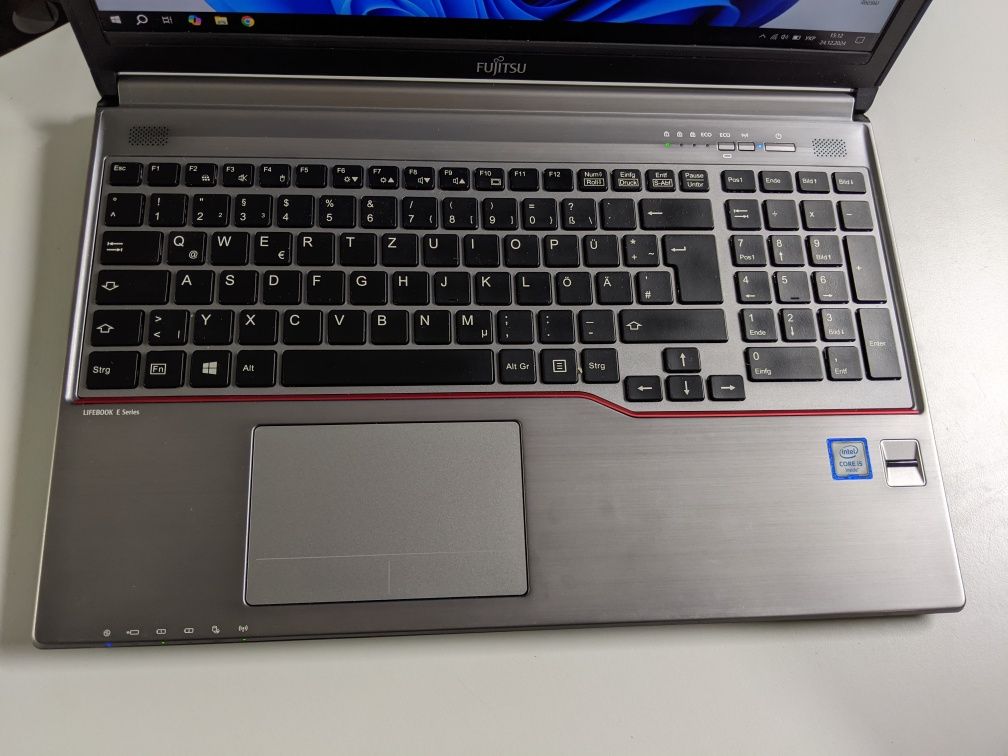 Ноутбук Fujitsu e756 15.6 FulHd IPS   intel i5 6200u 8/256