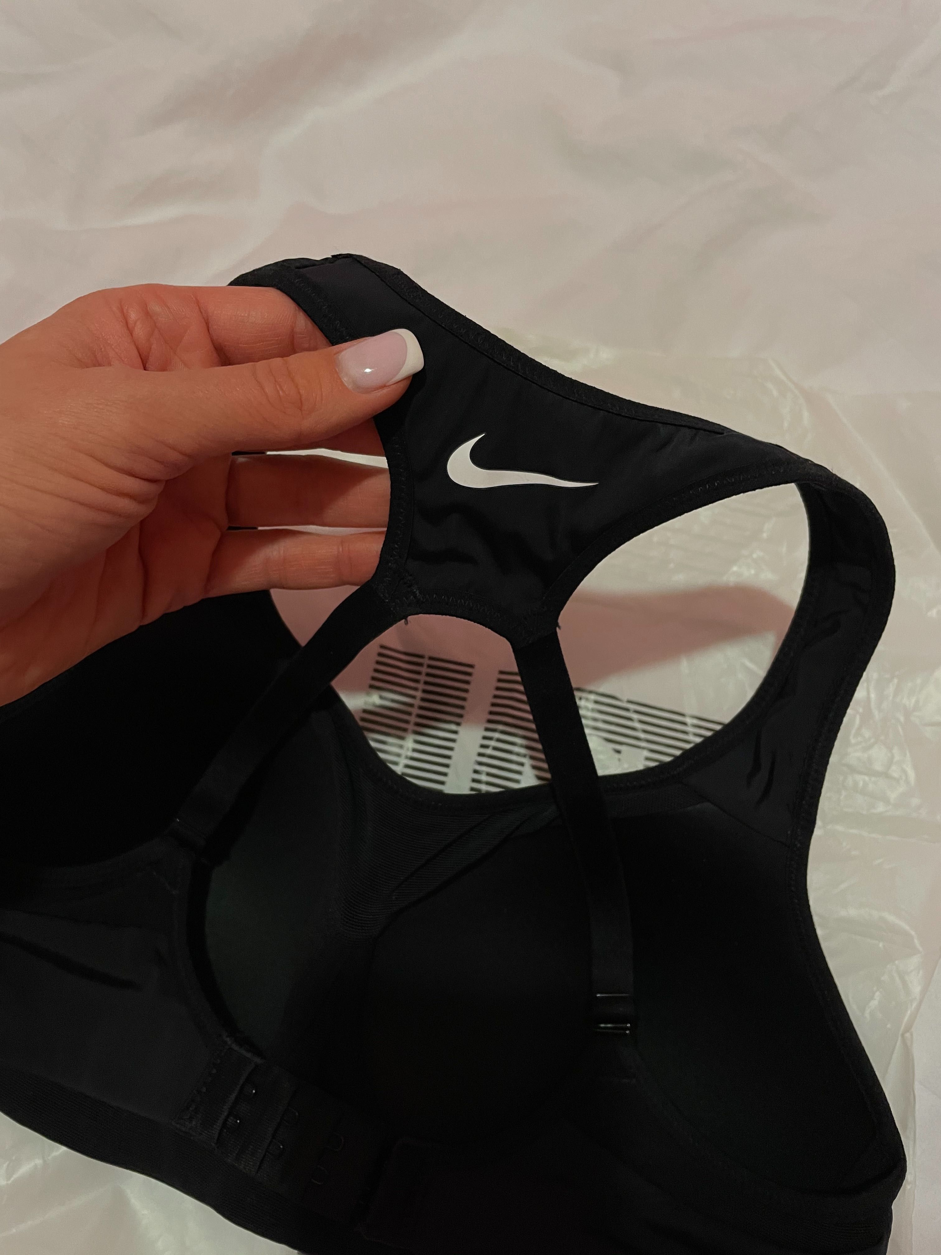 Жіночий топ nike alpha bra