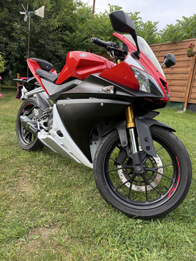 Yamaha yzf r125.
