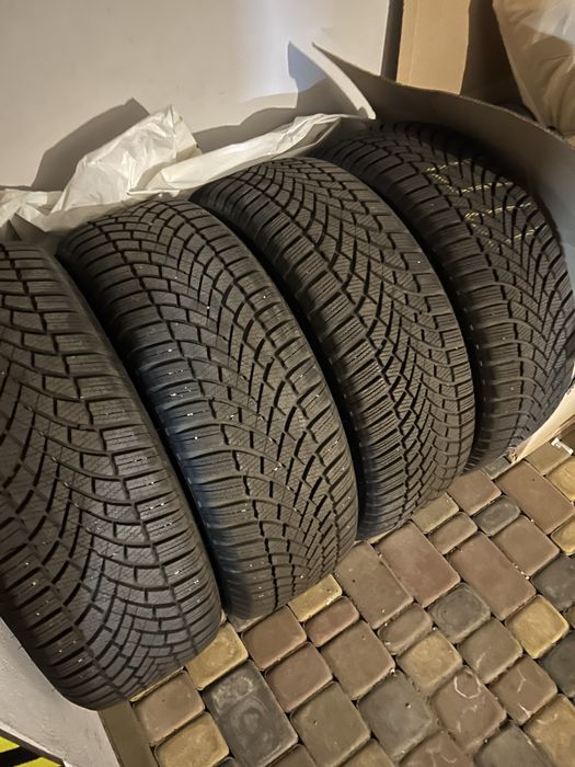 Продам комплект шин Bridgestone LM005 235/55/20 зима