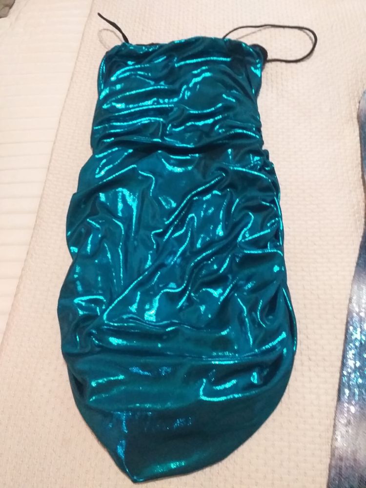 Vestido curto azul turquesa