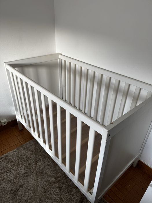 Berço IKEA Sundvik + Colchão – Excelente estado