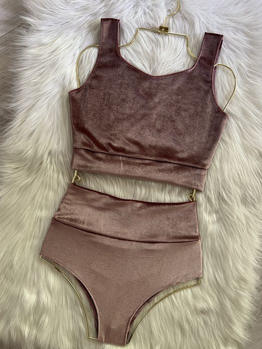 Strój do pole dance welurowy komplet sportowy szorty brudny róż