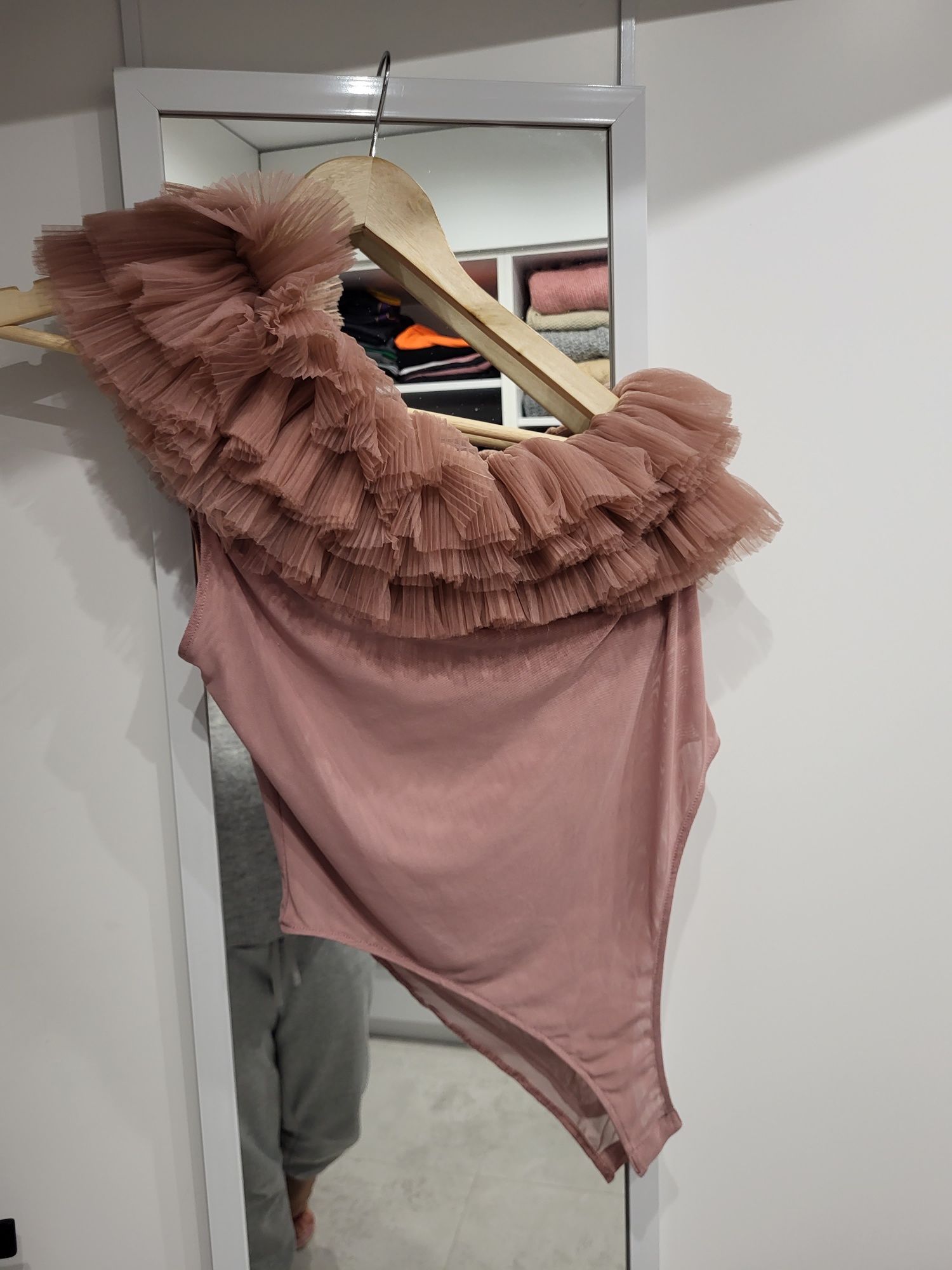 Body Zara S M pudrowy róż falbany asymetryczna eleganckie bluzka tiul