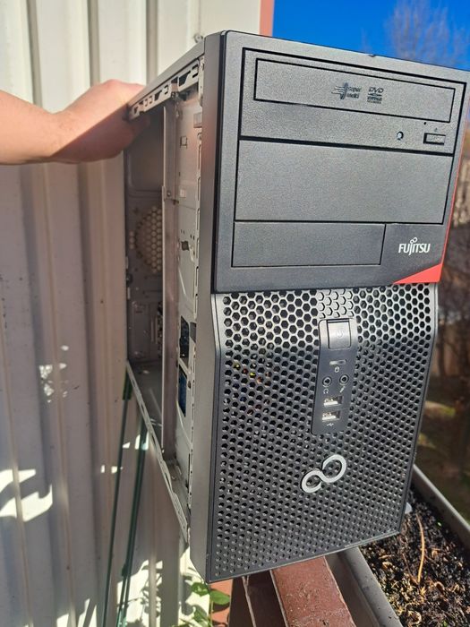 Komputer stacjonarny Fujitsu i5