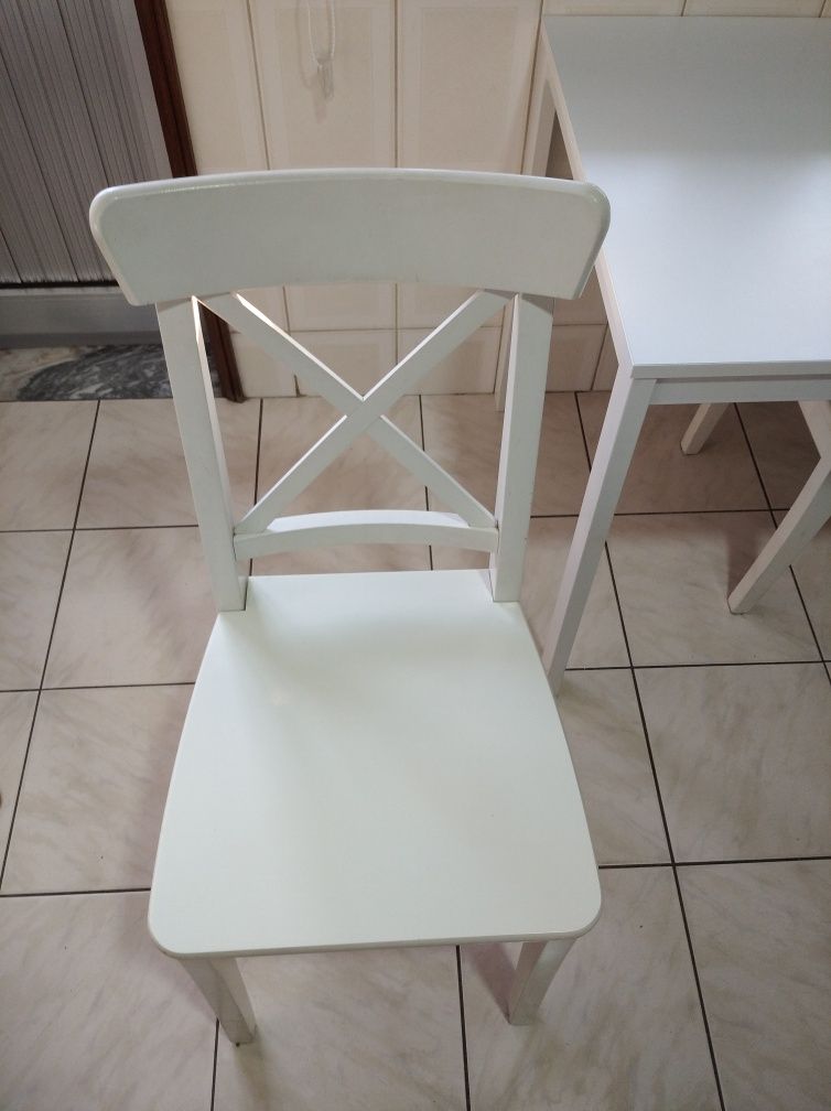 Mesa de cozinha branca extensível + 2 cadeiras