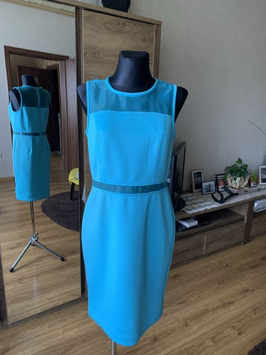 Sukienka,elegancka ,w kolorze niebieskim.