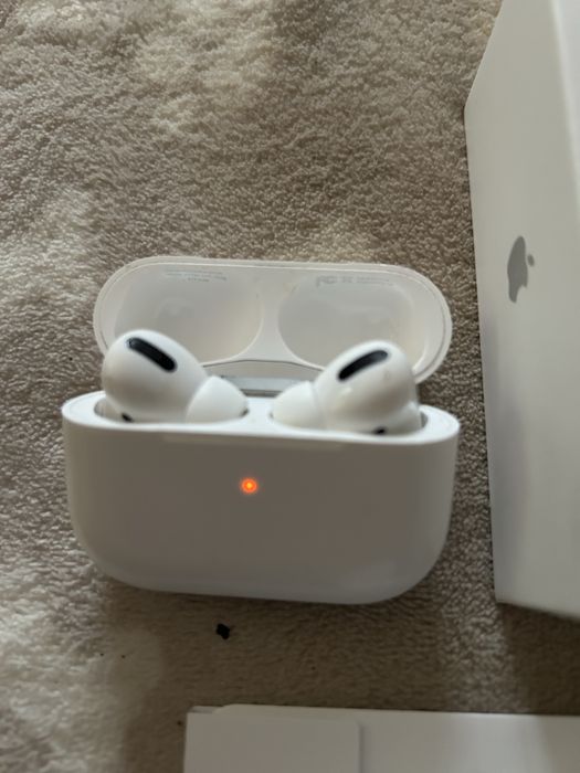 Oryginalne etui airpods pro 1 gen sluchawka prawa i lewa