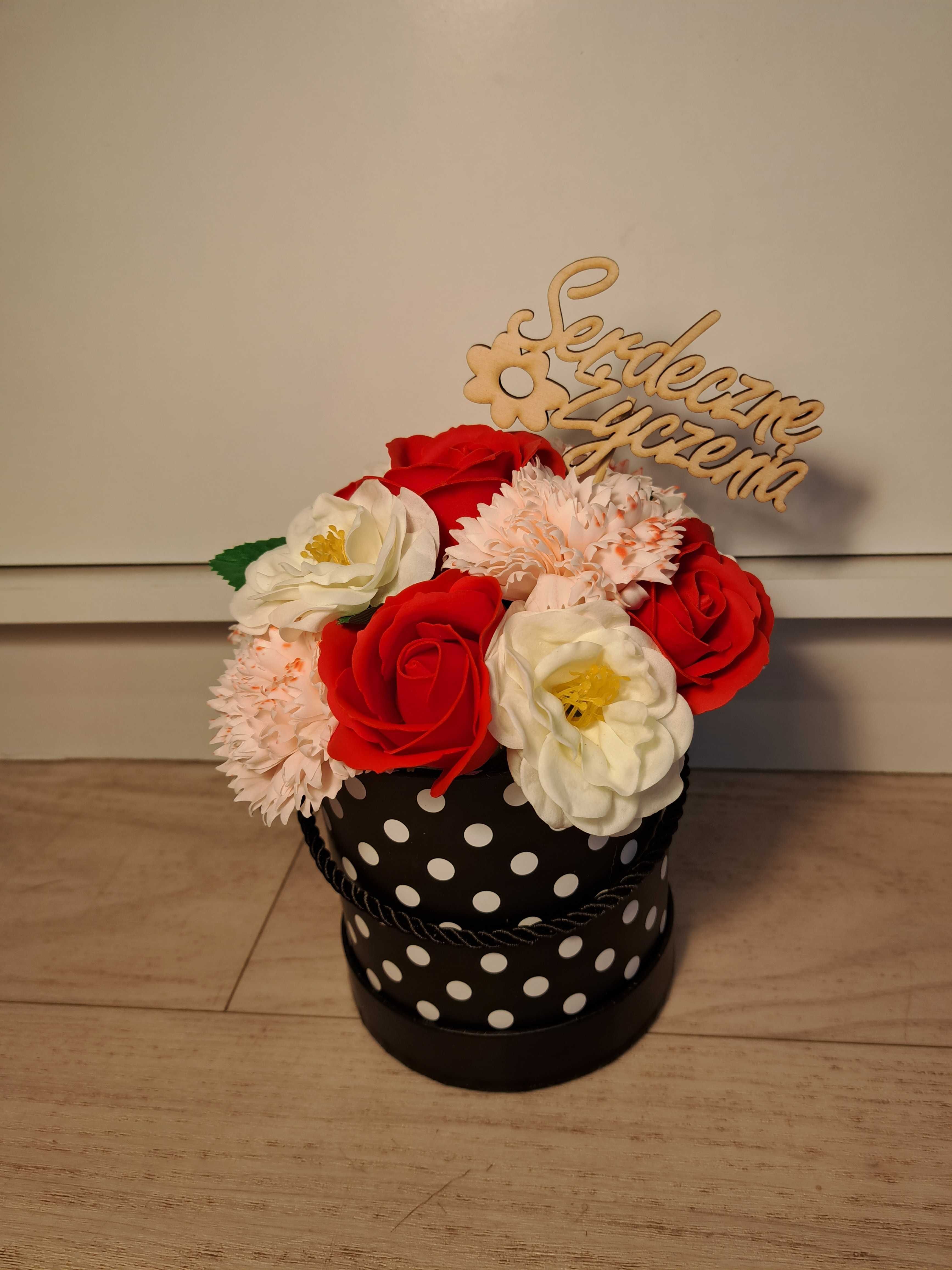 Flowerbox kwiaty mydlane prezent urodziny imieniny
