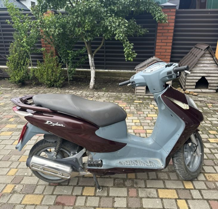 Скутер Honda Dylan