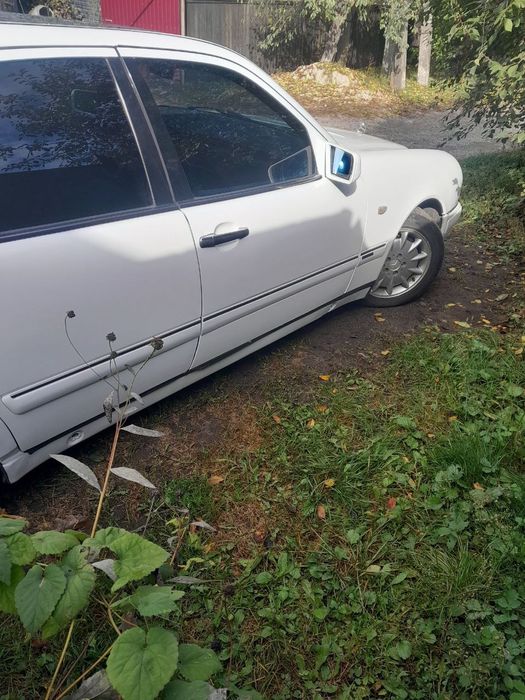 Mercedes-Benz E200 AVANT-GARDE 2л. Газ бензин