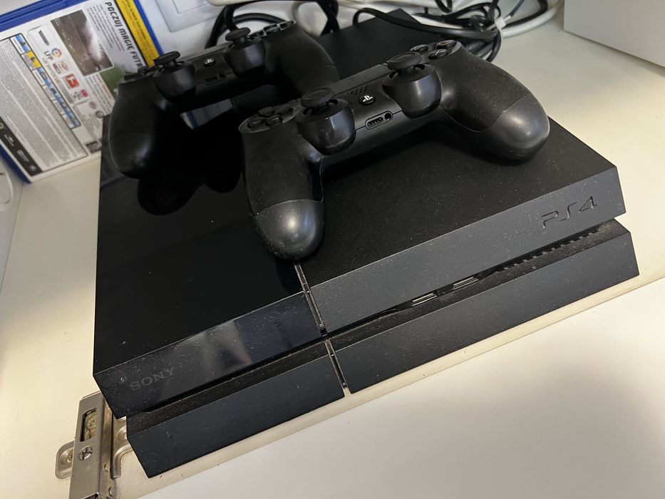 Konsola PlayStation 4 + gry