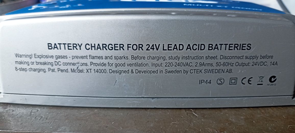 Caregador de baterias 24V