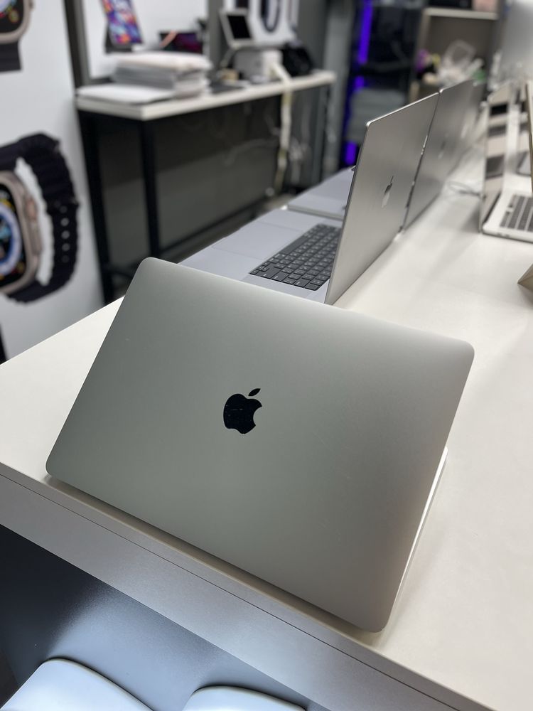 Ноутбук MacBook Pro 13” 2020 i5 8 ОЗУ 256GB SSD стан  9.5/10 #70766
