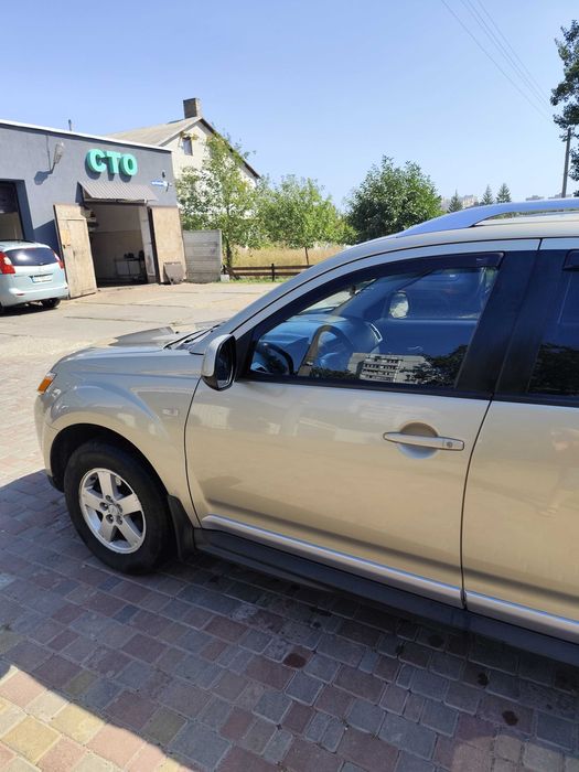 Продам  Mitsubishi OUTLANDER XL