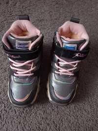 Теплі кросівки для дівчинки