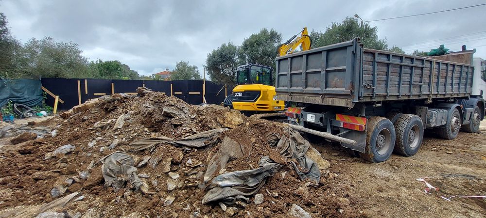 Serviços de retroescavadora e mini giratória
