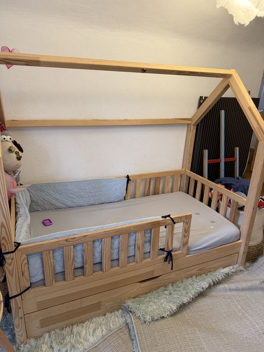 lozko drewniane domek z materacem