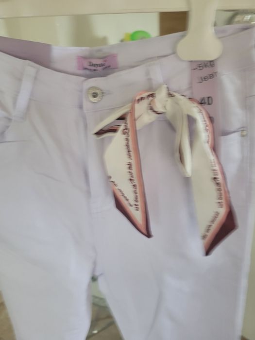 Spodnie białe elastyczne M/L Daysie