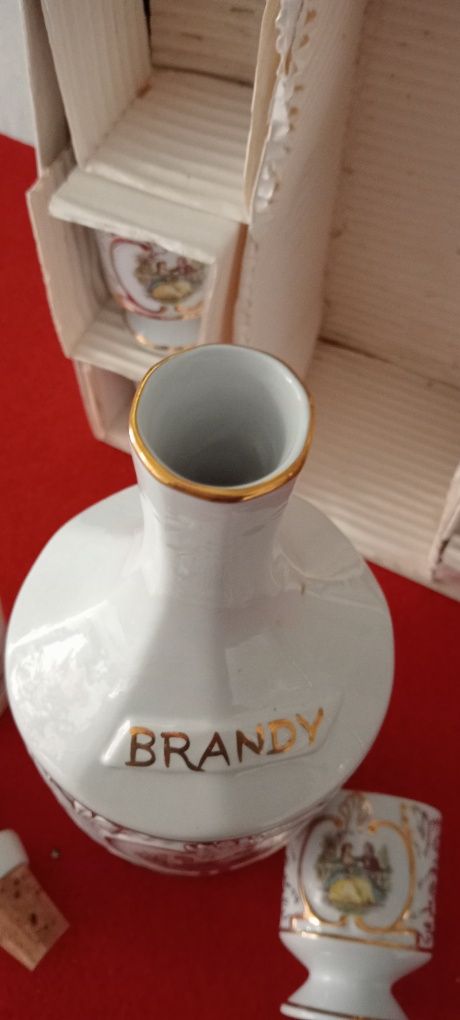 Brandy, conjunto de garrafa e copos