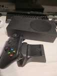 Xbox series s (wraz z stacją do ładowania)