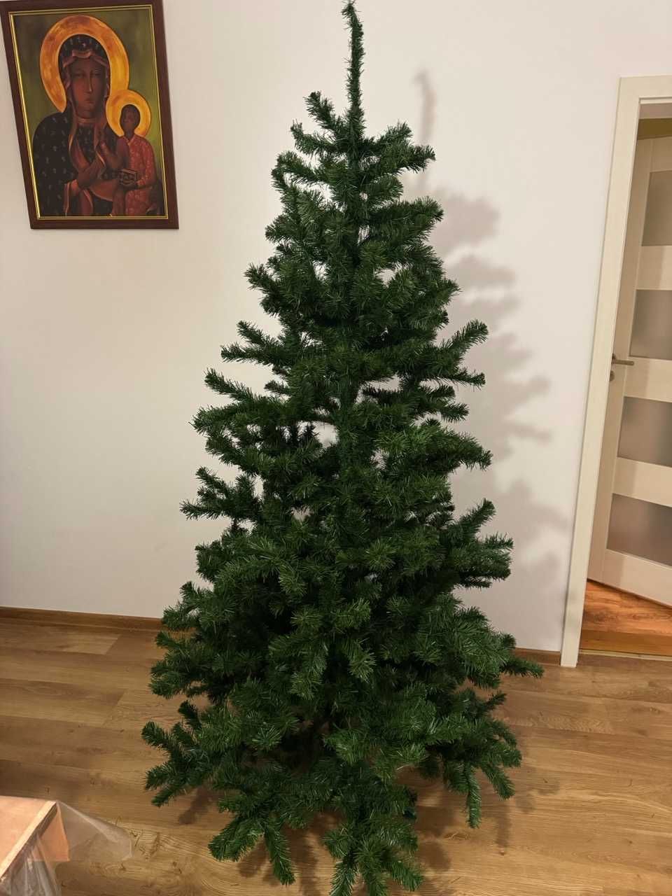 Choinka sztuczna w typie świerka 2,1m wys prawie nowa