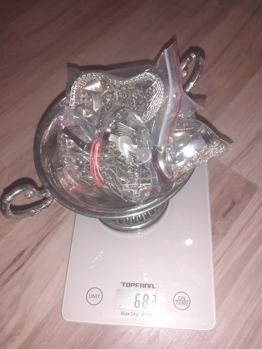 Sprzedam srebrne birzuterie po 20 za gram  mam  cały  puchar ta 4kg