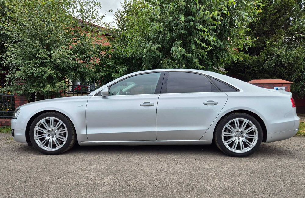 Audi A8 V8 D4 Ogrzewanie postojowe TV monitory Night Vision hak 4x4