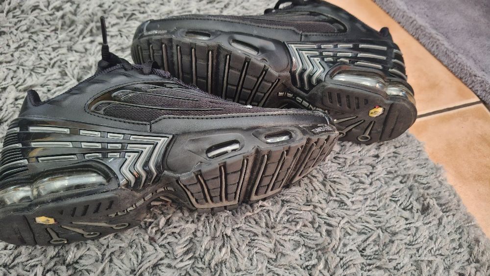 Tenis Nike air max plus 35