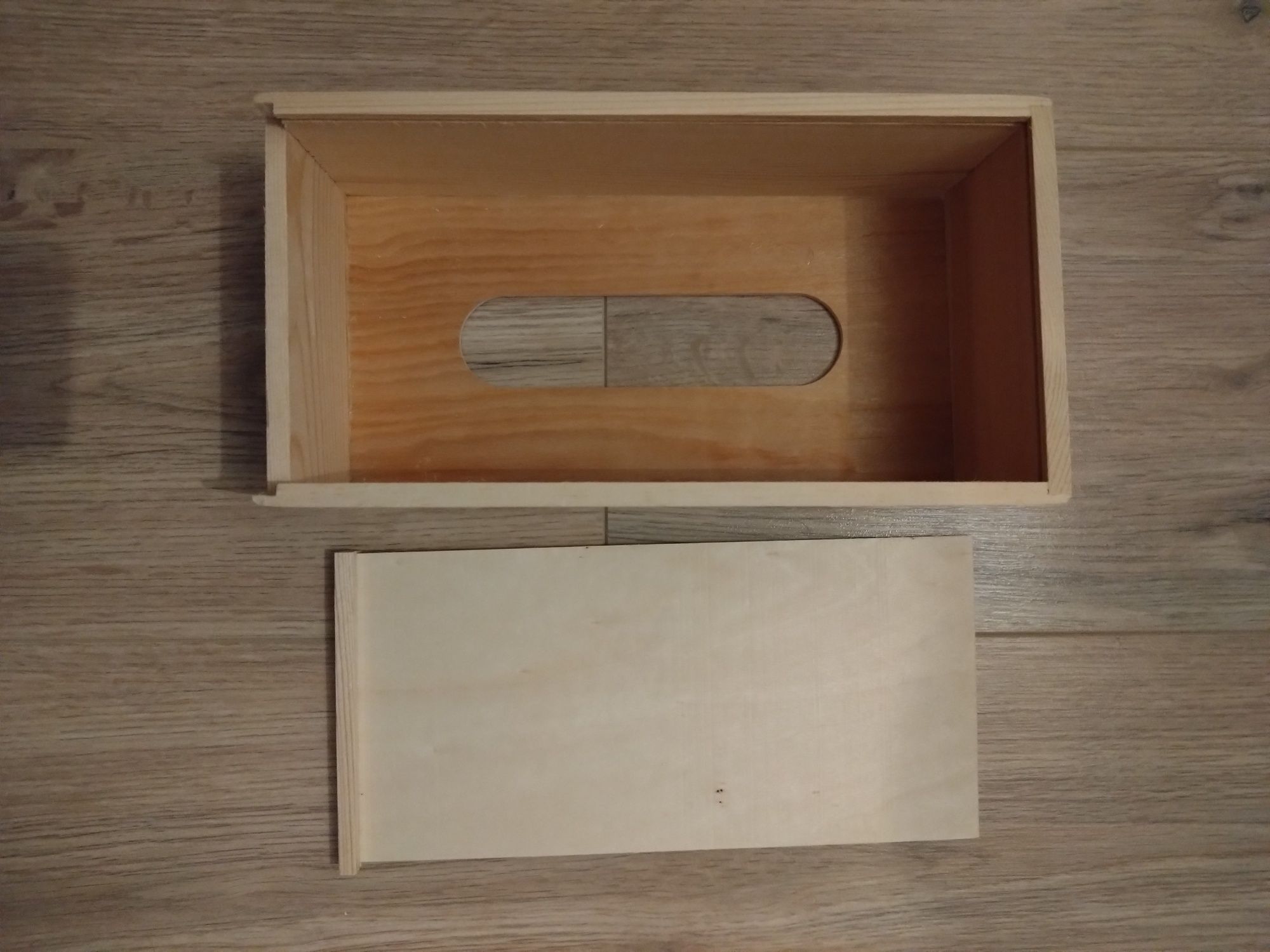 Pudełko drewniane na chusteczki higieniczne wyciągane od góry