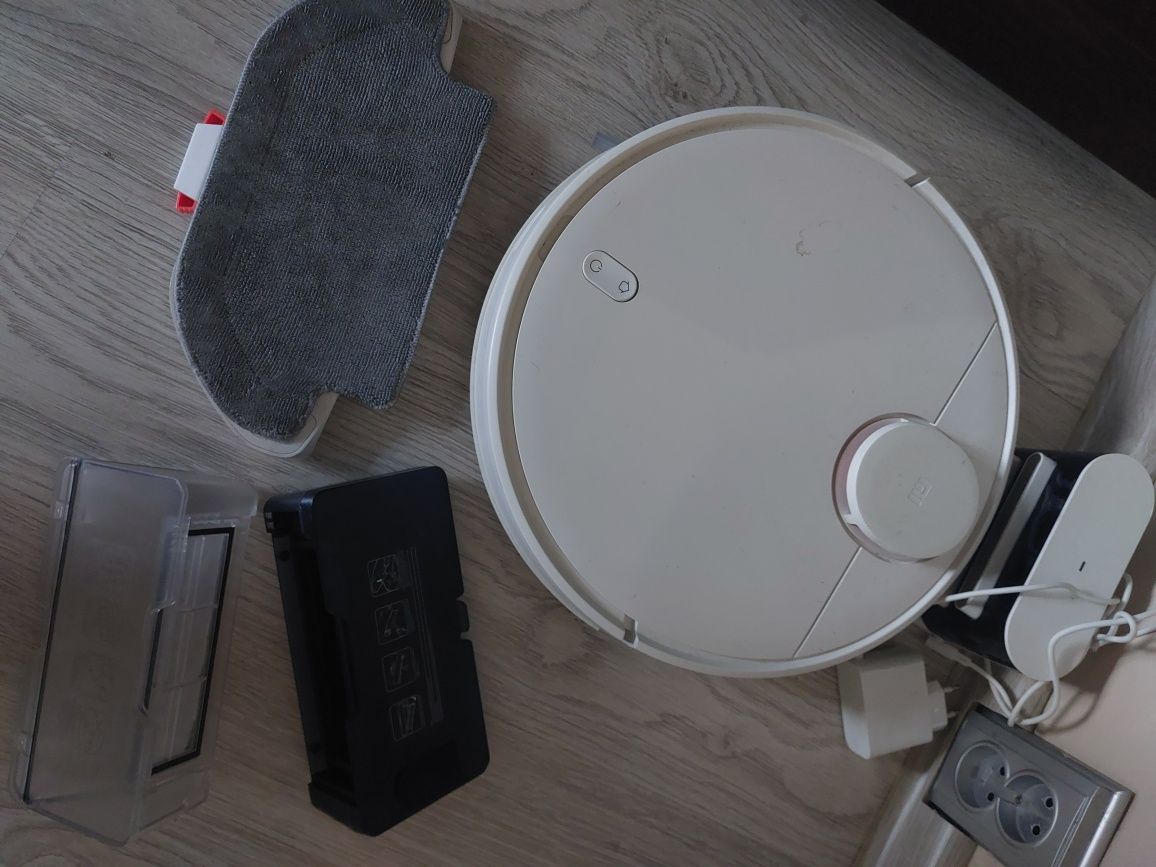 Xiaomi Mi Robot Vacuum Mop Pro (biały)
robot sprzątający,