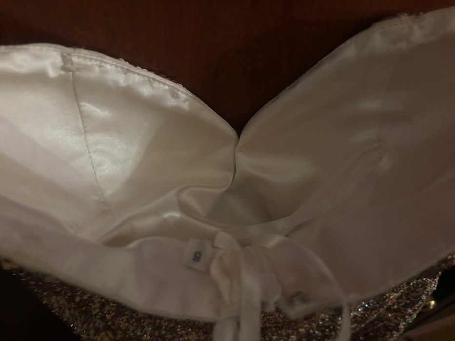 suknia  balowa lub ślubna  z trenem w pastelowe  cekiny model syrena