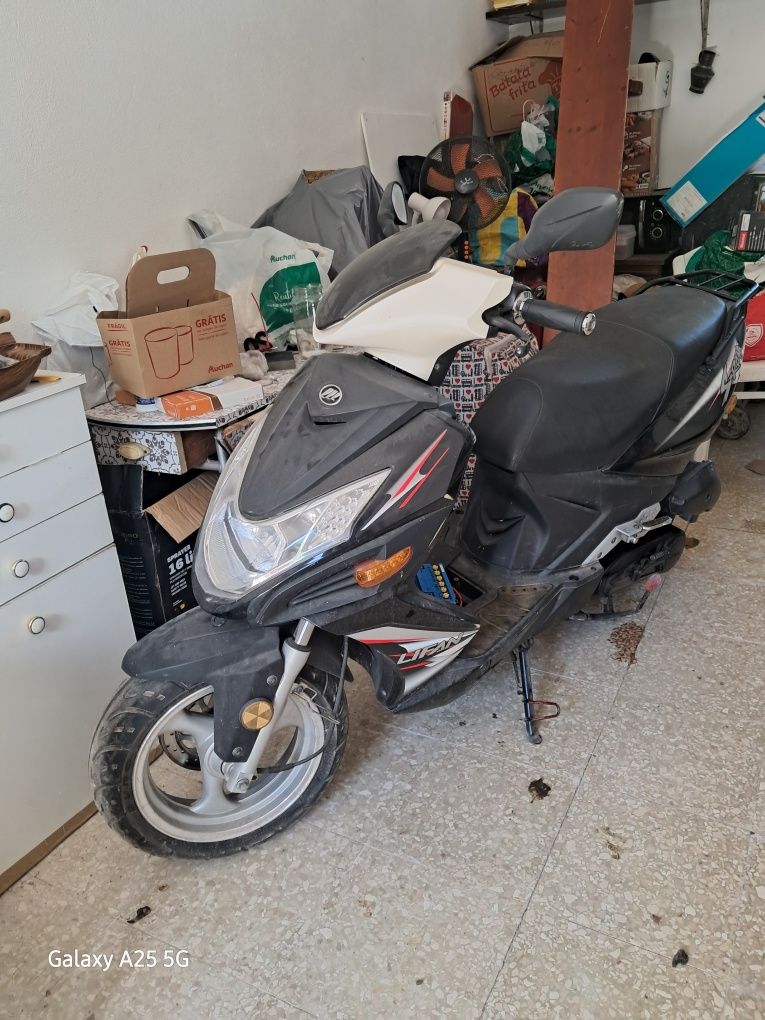 Scooter com caixa