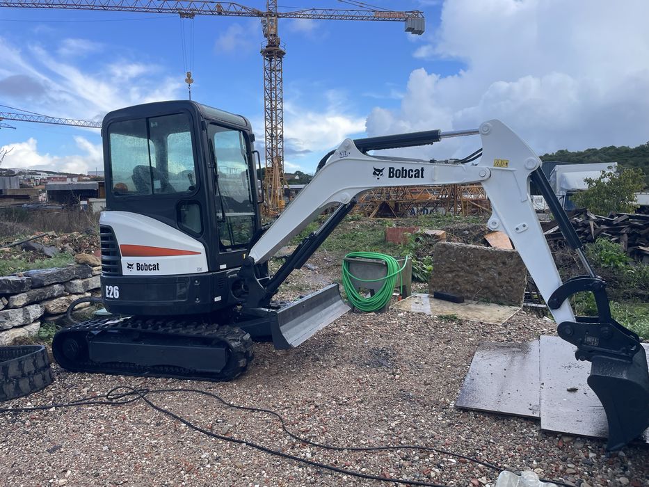 BobCat E26 como nova