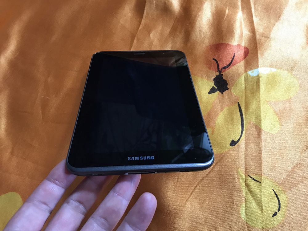 Отличный Samsung Galaxy Tab 2, WiFi, 7 дюймов. Без нюансов.