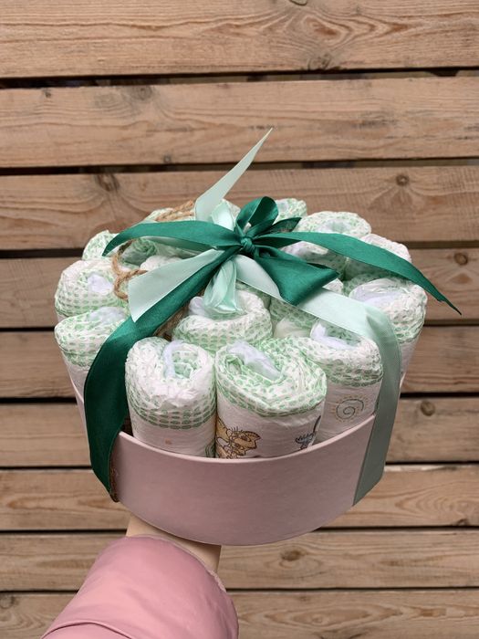 Торт з підгузків, універсальний подарунок