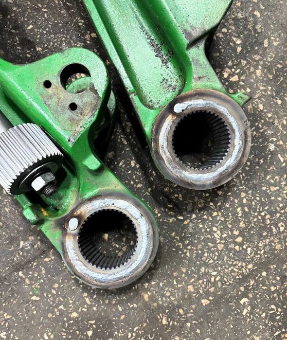 Ремонт задньої навіски (важелів, валів, тяги) трактора John Deere 8000
