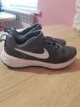 Продаються кросовки дитячі Nike