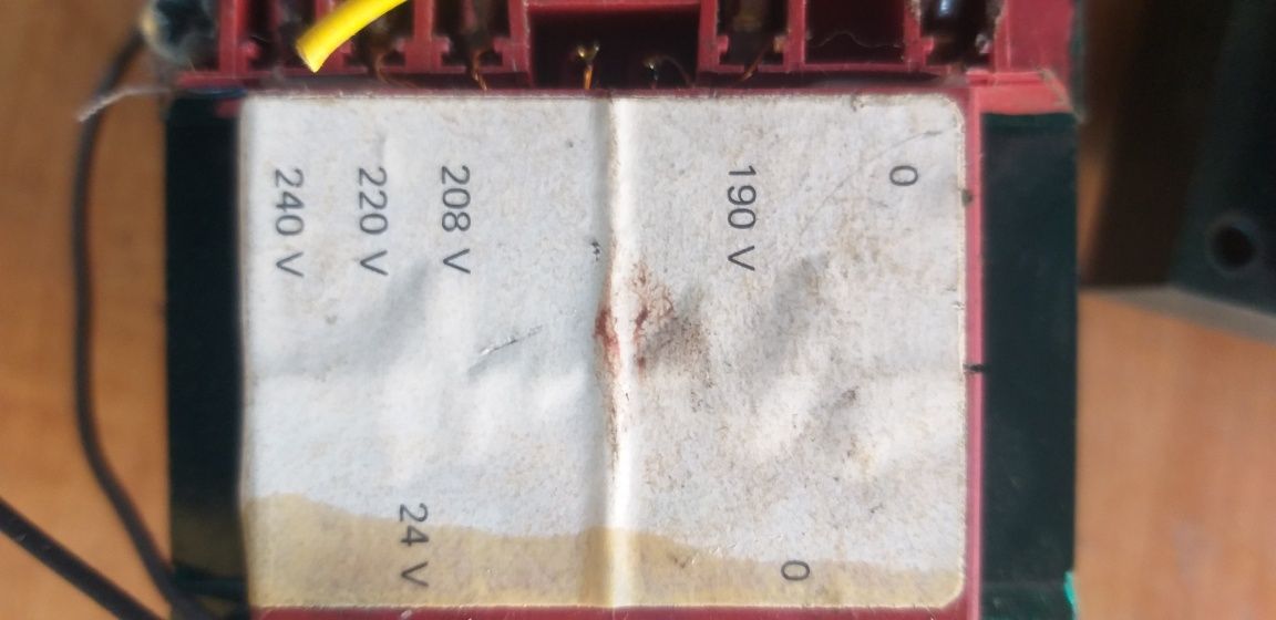 Трансформаторы   220/24 v,  220/12v