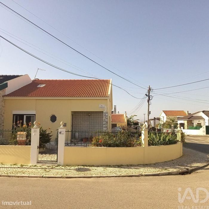 Casa / Villa T4 em Atouguia da Baleia de 239,00 m2