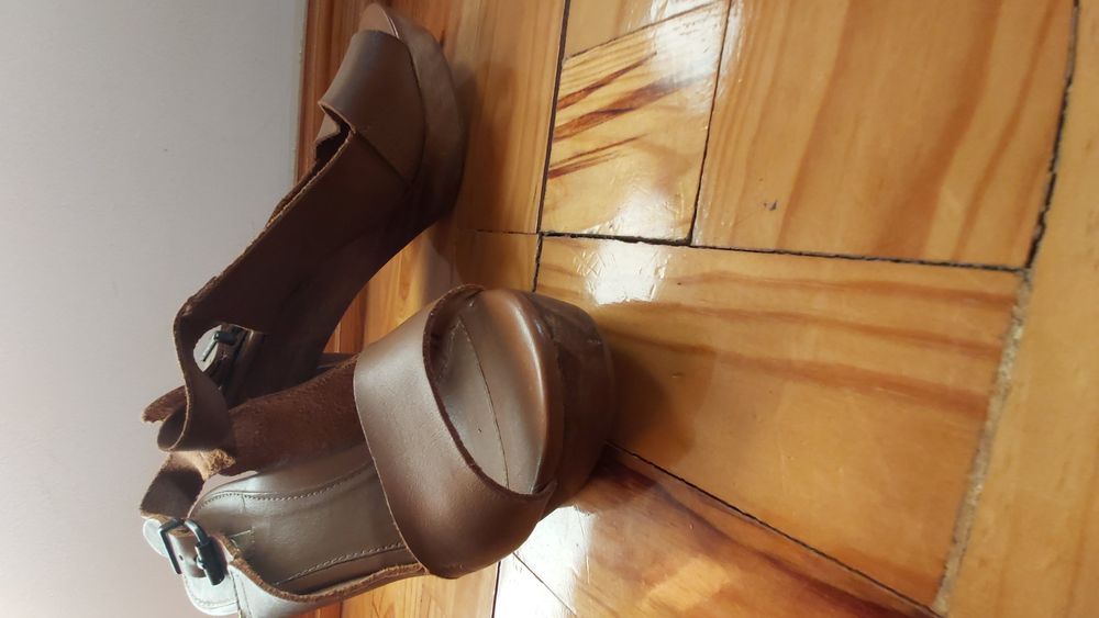 Sandálias camel Stradivarius 37