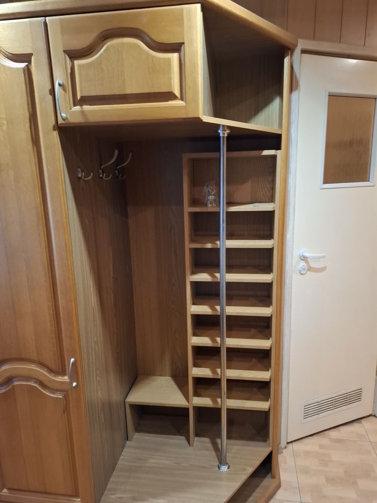 Продам прихожую фасад натуральное дерево